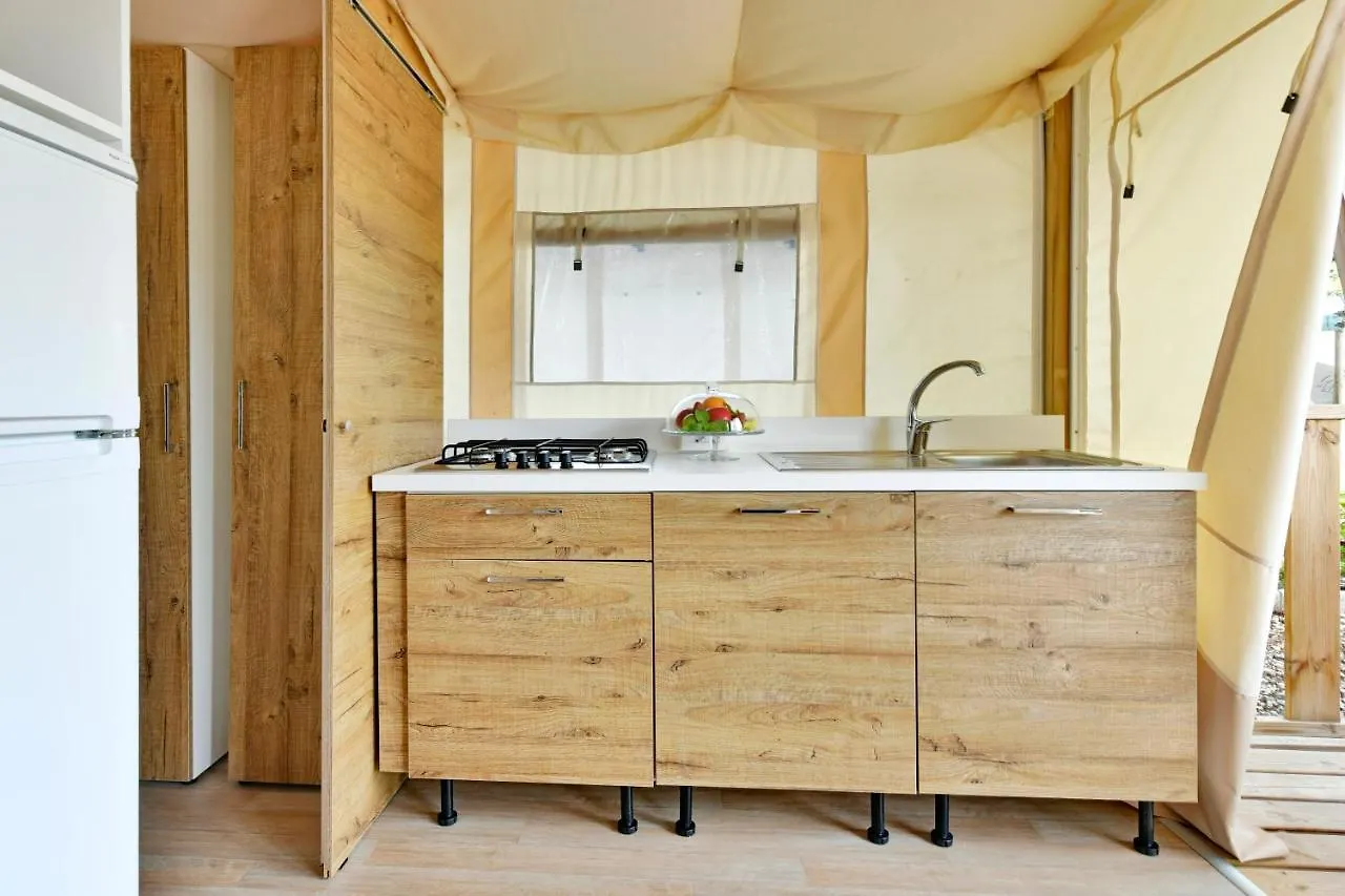 Polidor Glamping Resort Mugeba